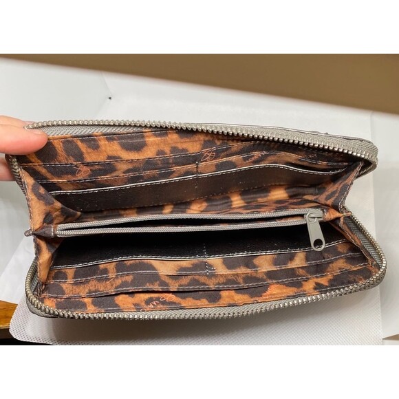 B Makowsky Leather Zip Around Wallet  Silver w Leopard Interior 8in X 4.5in - Picture 6 of 8
